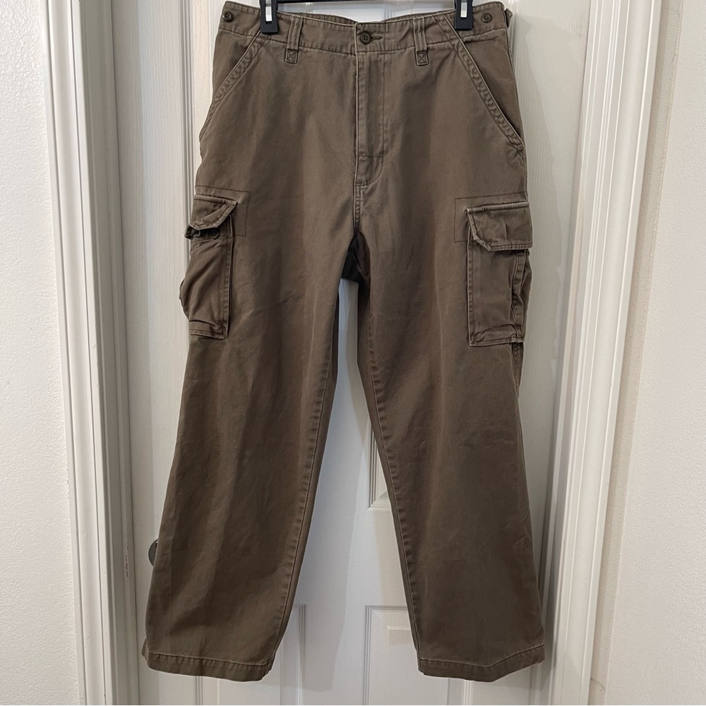 American Eagle Outfitters Men's Cargo Pants - Olive.  Mens: 32X30(28).